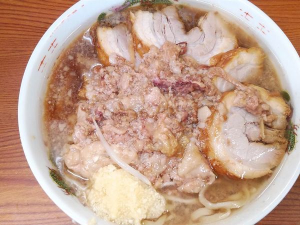 「ブタ入りラーメン（麺少なめヤサイ抜きニンニクアブラ）」@ラーメン二郎 亀戸店の写真