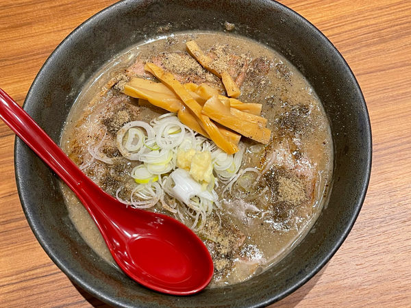 「でら煮干しラーメン」@にぼしらーめん88 アスナル金山店の写真