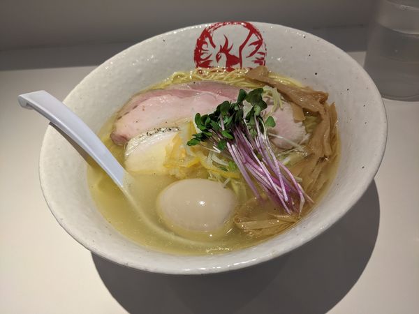 「鶏塩そは味玉」@鶏そば朱雀の写真