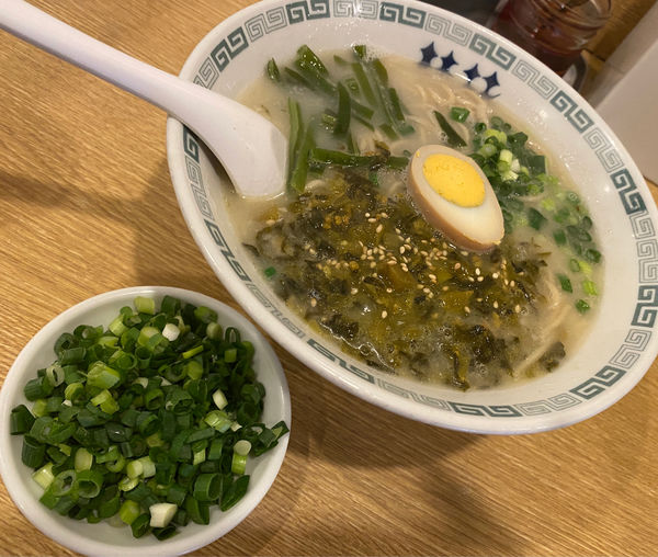 「高菜拉麺🍜🥢(ネギ)」@桂花ラーメン 新宿西口店の写真