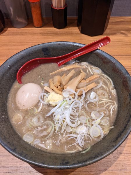 「味玉入 にぼしらーめん（並）」@にぼしらーめん88 アスナル金山店の写真