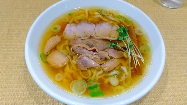 「手打親鶏中華そば（中太麺）820円、かき揚げ小丼350円」@手打 親鶏中華そば 綾川の写真