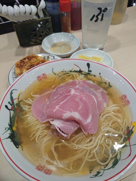 「生搾りレモンサワー＋塩ラーメン＋餃子ハーフ(3個)」@ぷれじでんとの写真