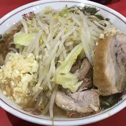 ラーメン小麺かため、野菜少なめ、にんにくマシ