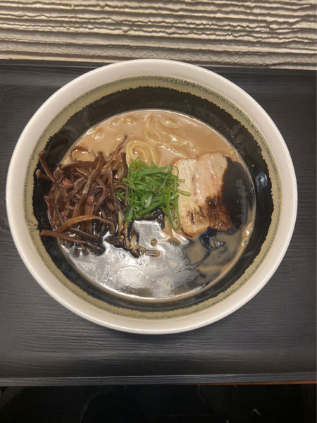 「濃厚豚骨らぁめん黒」@ラーメン ハナレの写真