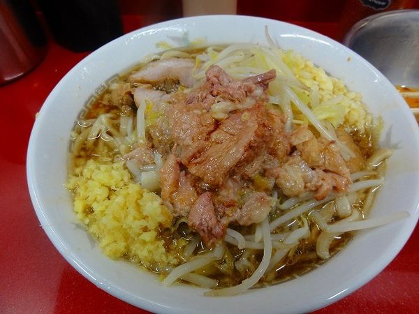 「小700円生卵50円　野菜少な目/ニンニク/脂/生姜」@ラーメン二郎 越谷店の写真