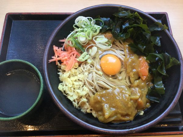 「朝そば玉子・生卵・わかめ変更+カレールー（￥360）」@ゆで太郎 錦町店の写真