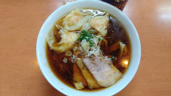 「海老ワンタンメン濃口(醤油味)¥950+缶ビール¥200-」@日陰の写真