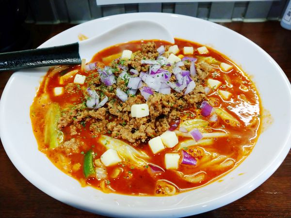 「チリトマトらーめん（850円）＋炙りチーズ飯（100円）」@らーめんぶたまろの写真