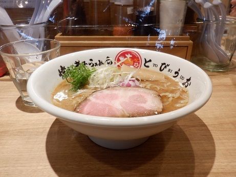 「焼あご煮干し塩らぁめん」@焼きあご煮干しらぁめん とびうおの写真