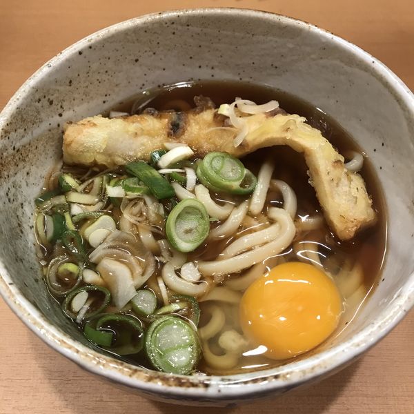 「ちくわ天（￥200）※＋生玉子（￥50）」@そば・うどん自家製麺 まる美の写真