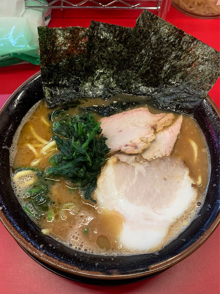 「ラーメン中盛り＋豚バラチャーシュー1枚　麺固め、あとは普通」@柏 王道家の写真