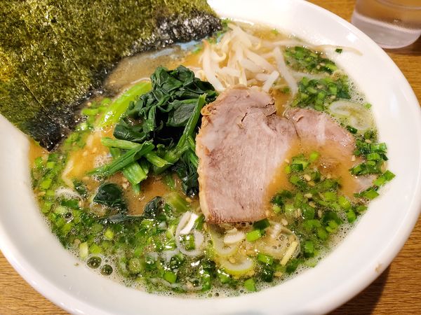 「ラーメン・味噌変更・ニラ」@横浜ラーメン 弐七家 弥生台店の写真