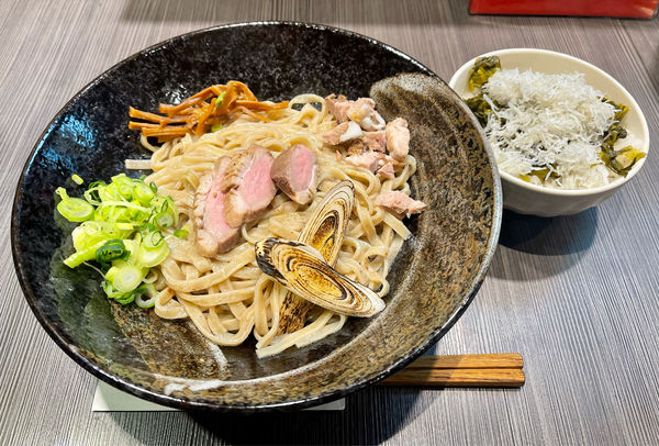 「鴨油とエシレバターの油そば＋高菜シラス丼」@柳麺 呉田-goden-の写真