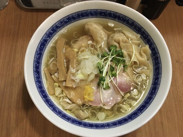 「いりこラーメン＋ワンタン」@MENクライの写真