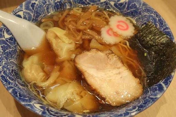 「ワンタン麺　650円」@肉厚わんたん麺と手作り焼売 ら麺亭 浅草支店の写真