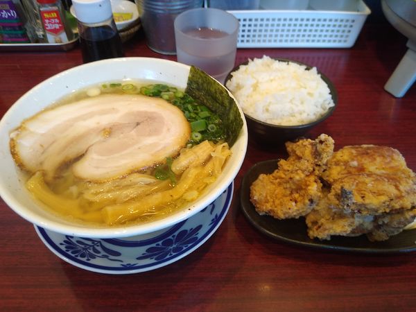 「佐野らーめん 700円 唐揚げセット300円」@佐野らーめん 湧の写真
