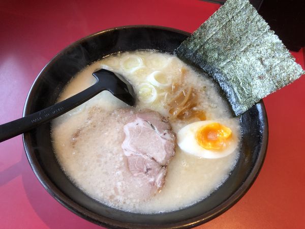 「とんこつラーメン（しお）」@らーめん・ぎょうざ 福助の写真
