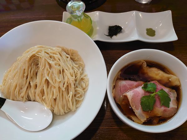 「鶏と水醤油〜鰹昆布水つけ麺〜 わんたん」@麺.SUZUKiの写真
