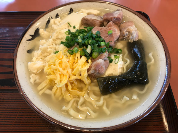 「ゆしどうふそば 大 650円」@高江洲そばの写真