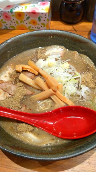 「でら煮干らーめん」@にぼしらーめん88 アスナル金山店の写真