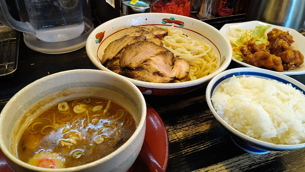 「チャーシューつけ麺+大盛り+唐揚げセット」@ラーメン サカモトの写真