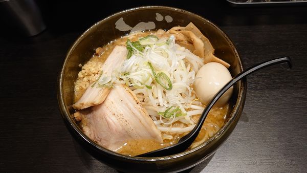 「特製白みそらーめん 1100円」@東京スタイルみそラーメン ど・みそ 東京ポートシティ竹芝店の写真