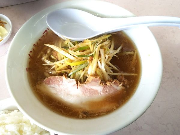 「ネギラーメン＋ネギ増＋ライス　730＋200＋100円」@ラーメンショップ 黒石店の写真