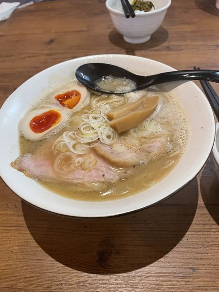 「鶏魚介豚骨」@ラーメン アールピージー（RAMEN RPG）の写真