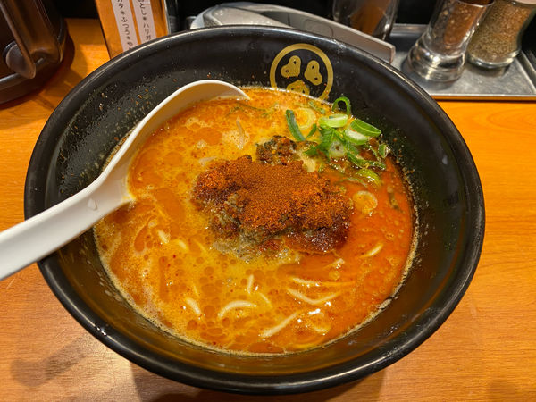 「シビ辛とんこつ担々麺（麺固め・大辛）900円」@TOKYO豚骨BASE MADE by 博多一風堂 アトレ大船店の写真