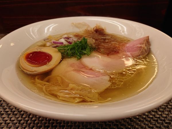 「鶏と手火山花カツオ白醤油」@麺や 睡蓮の写真