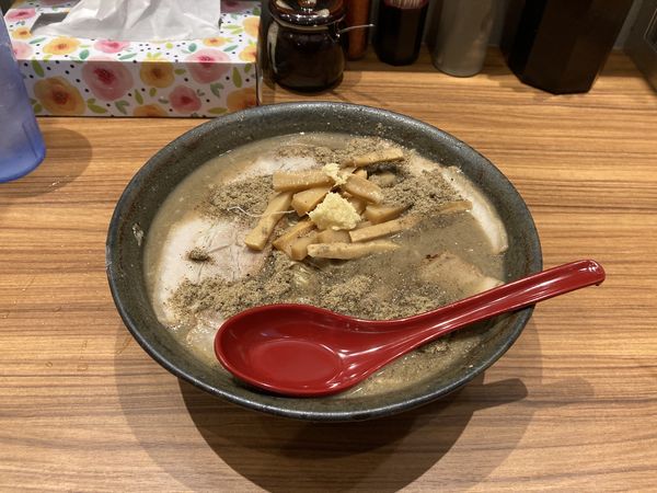 「でらにぼしらーめん」@にぼしらーめん88 アスナル金山店の写真