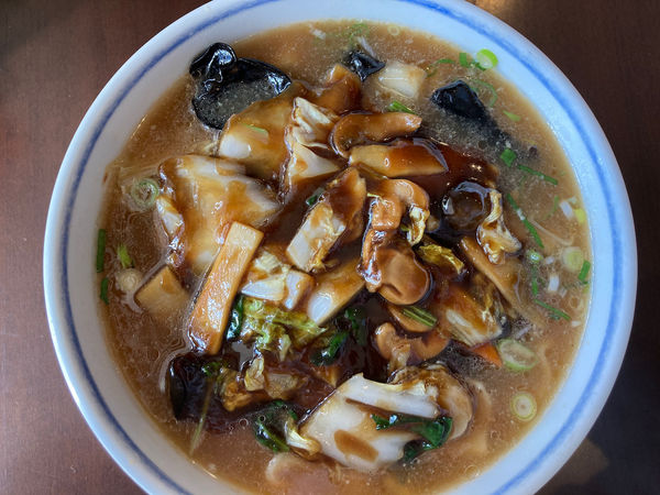 「五目刀削麺 869円」@新華苑の写真