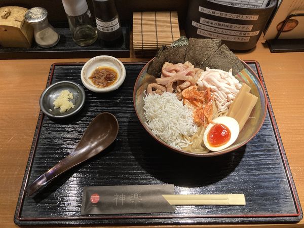 「特製海老まぜそば」@海老で鯛を釣る麺堂。 神楽の写真