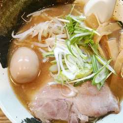 醤油らーめん（細麺・大盛）＋味玉