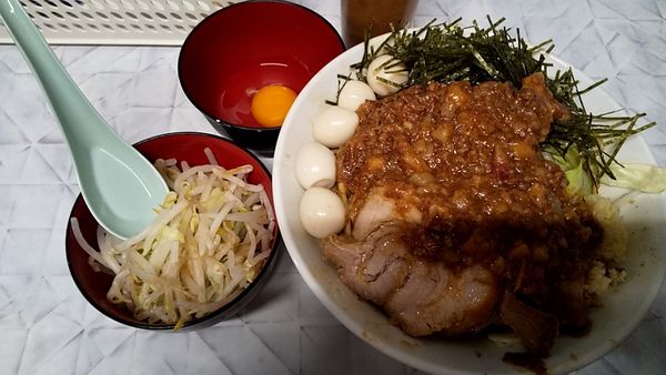 「小汁なし900円+ウズラ100円」@麺屋 歩夢 金沢八景店の写真