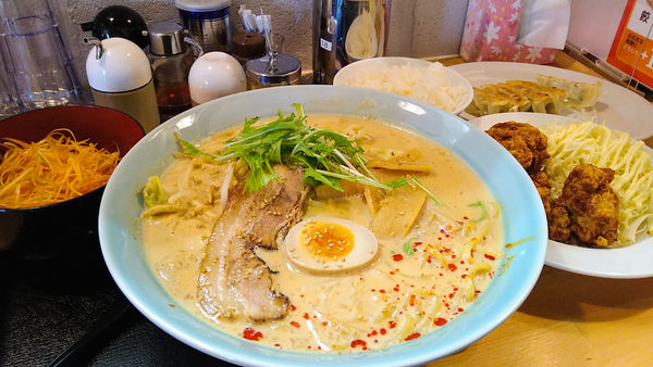 「限定/豆乳ごま味噌ラーメン+Bセット+唐揚げ　他」@優勝軒 狭山店の写真