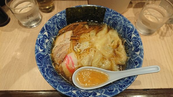 「肉厚ワンタン麺」@肉厚わんたん麺と手作り焼売 ら麺亭 浅草支店の写真