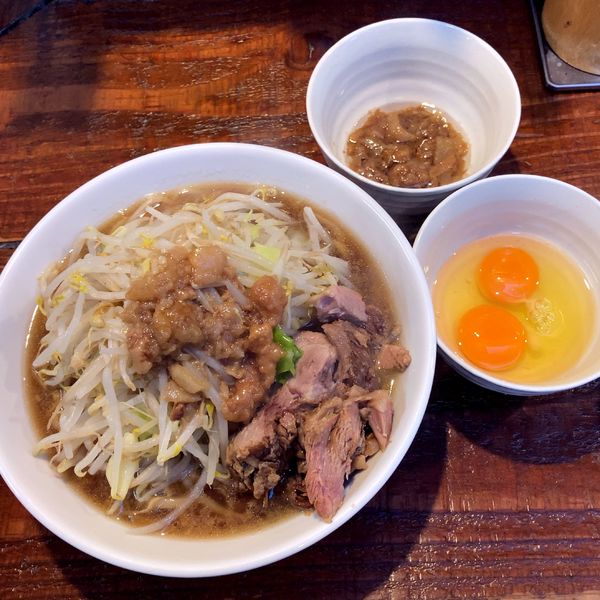 「ラーメン 小（800円）＋生玉子（50円）×2 アブラマシ」@立川マシマシ 試作館の写真