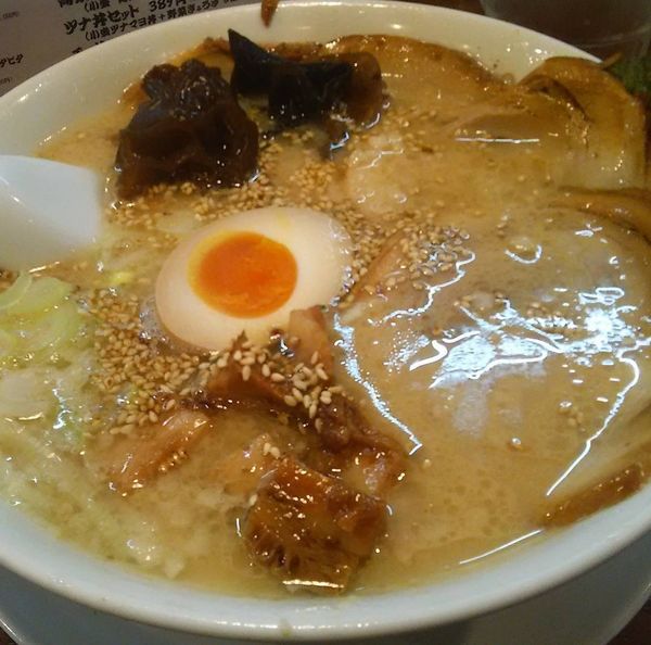 「濃厚豚骨白湯らーめん とろこくチャーシュー」@とろこくチャーシュー ごとく 勝田台店の写真