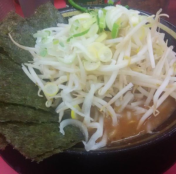 「ラーメン のり ねぎもやし ほうれんそう」@王道家の写真