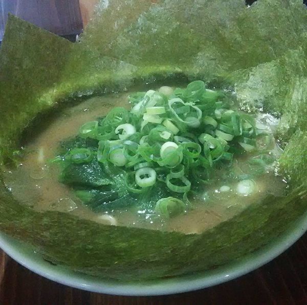 「横浜ラーメン ほうれん草 のり」@横浜家系 佐倉家の写真