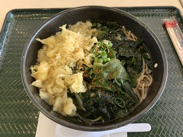 「わかめそば 410円+excise」@めん家 経塚シティ店の写真