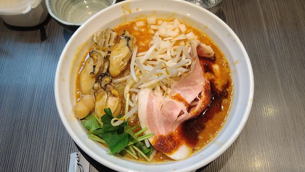 「牡蠣辛味噌ラーメン¥1300+生ビール+日本酒+アテ」@味噌専門店 〜味噌呉田   life〜の写真