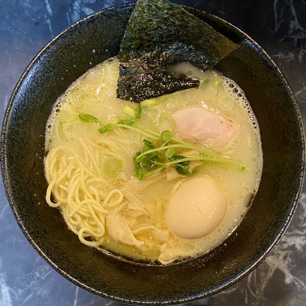 「塩パイタン ¥850円（＋味玉トッピング）」@麺’s BAR Bacchusの写真