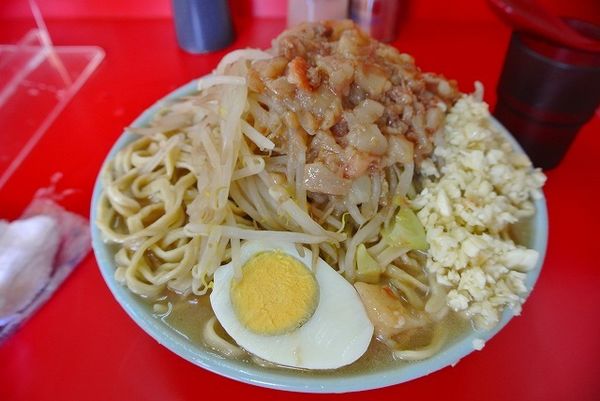 「富士丸ラーメン900円　ちょい脂　ニンニク多め」@ラーメン富士丸 東浦和店の写真