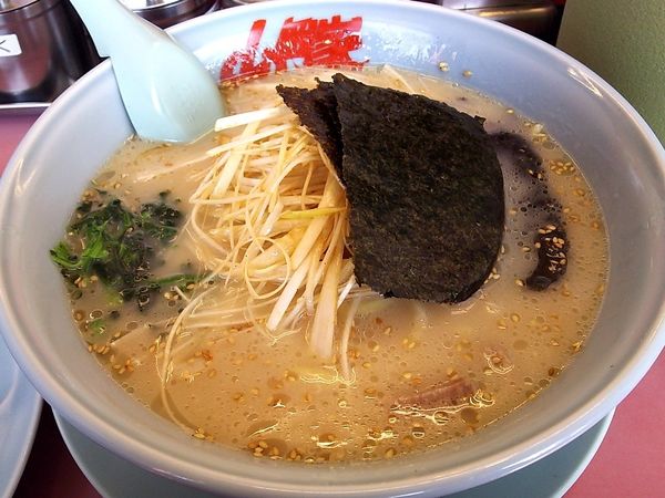 「塩ネギラーメン中盛」@山岡家 平塚店の写真