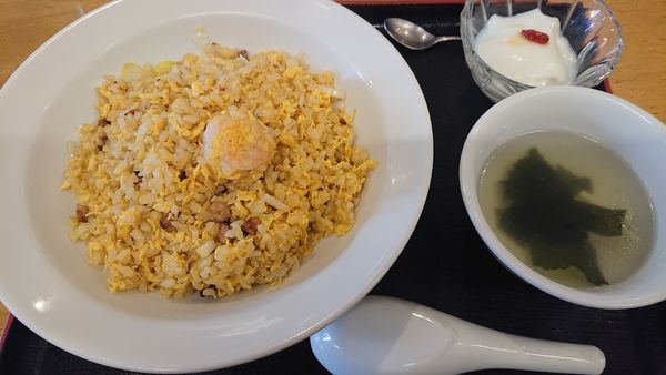 「（ランチ）五目チャーハン　９５０円　※」@回頭（回头 HUI TOU）の写真