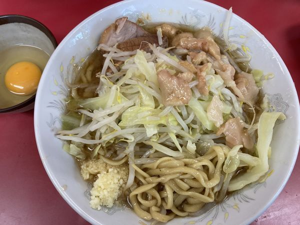 「ぶた2枚入小ラーメン¥700+生たまご¥50」@ラーメン二郎 環七一之江店の写真