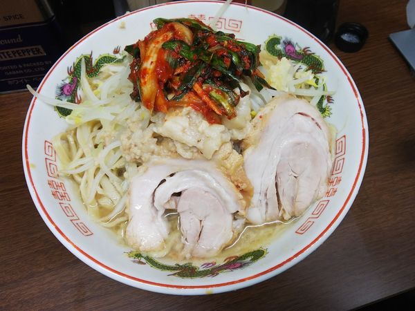 「小ラーメンニンニクアブラ＋ニラキムチ　780＋80円」@ラーメン二郎 横浜関内店の写真